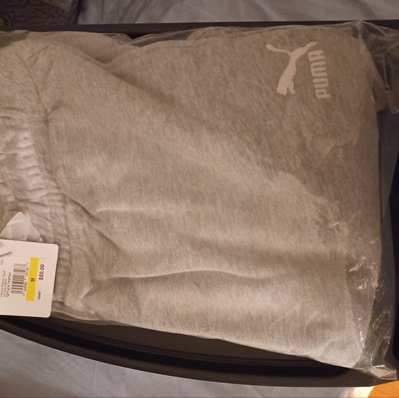 Women Classic Relaxed Joggers - Picture 1 of 1